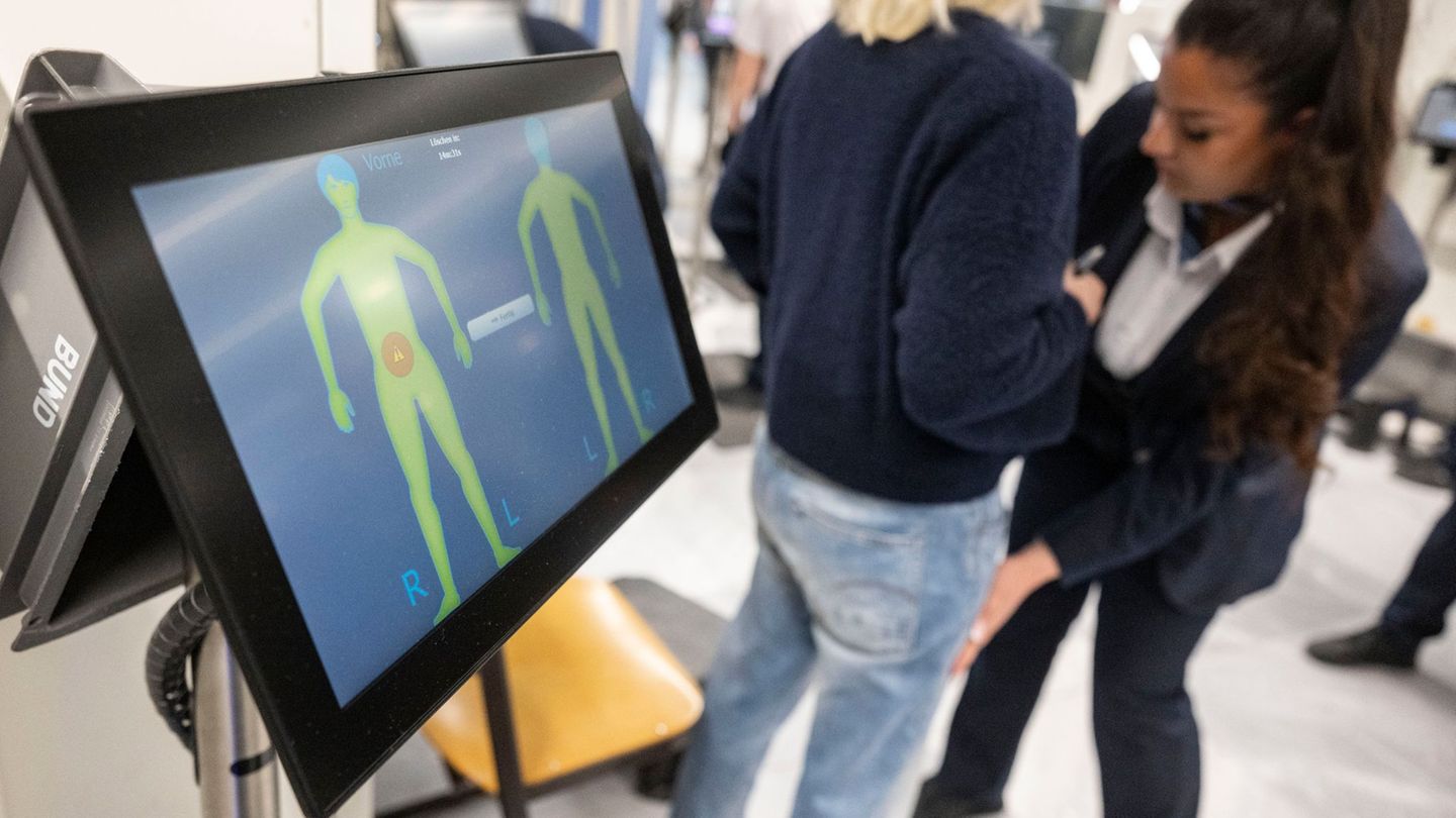 Der Flughafen Stuttgart übernimmt die Verantwortung für die Sicherheitskontrollen. (Archivbild) Foto: Marijan Murat/dpa