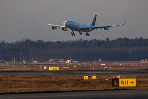 Der erste Evakuierungsflug im Auftrag der Bundesregierung war am frühen Donnerstagmorgen am Frankfurter Flughafen gelandet. Foto