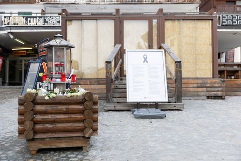 Nach der Brandkatastrophe in Crans-Montana wird Pyrotechnik in öffentlich zugänglichen Räumen in der Schweiz verboten. (Archivbi