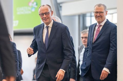 Bundeskanzler Friedrich Merz blieb nach dem Spitzengespräch mit der Wirtschaft in Sachen Tankrabatt zurückhaltend. Foto: Peter K