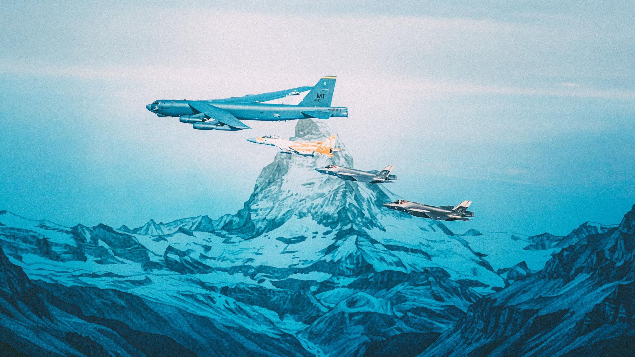 Irankrieg: verschiedene Militärflugzeuge am Matterhorn