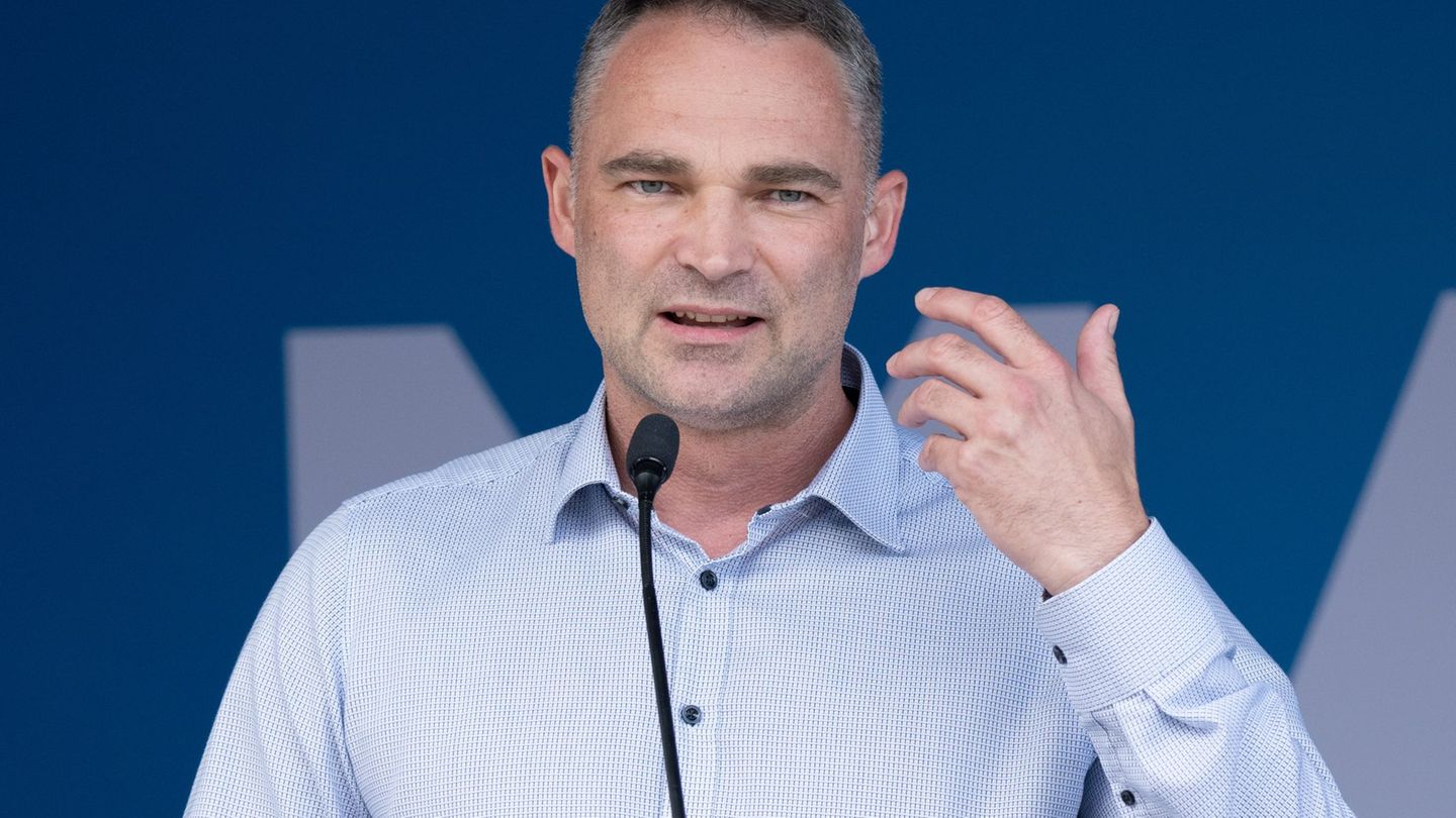 AfD-Innenpolitiker Sebastian Wippel fordert eine härtere Ahndung von Straftaten, bei denen ein Messer verwendet wird. (Archivbil