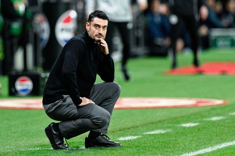Ein Auswärtssieg muss her: Eintracht-Trainer Albert Riera. (Archivbild) Foto: Uwe Anspach/dpa
