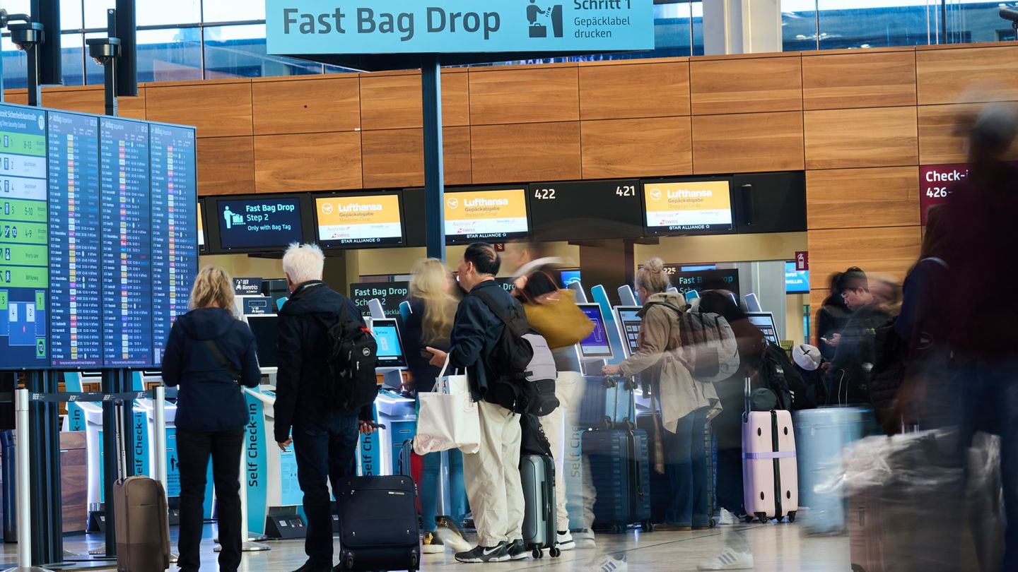 Unternehmen im Luftverkehr fallen unter die Regulierung NIS-2. (Archivbild) Foto: Annette Riedl/dpa