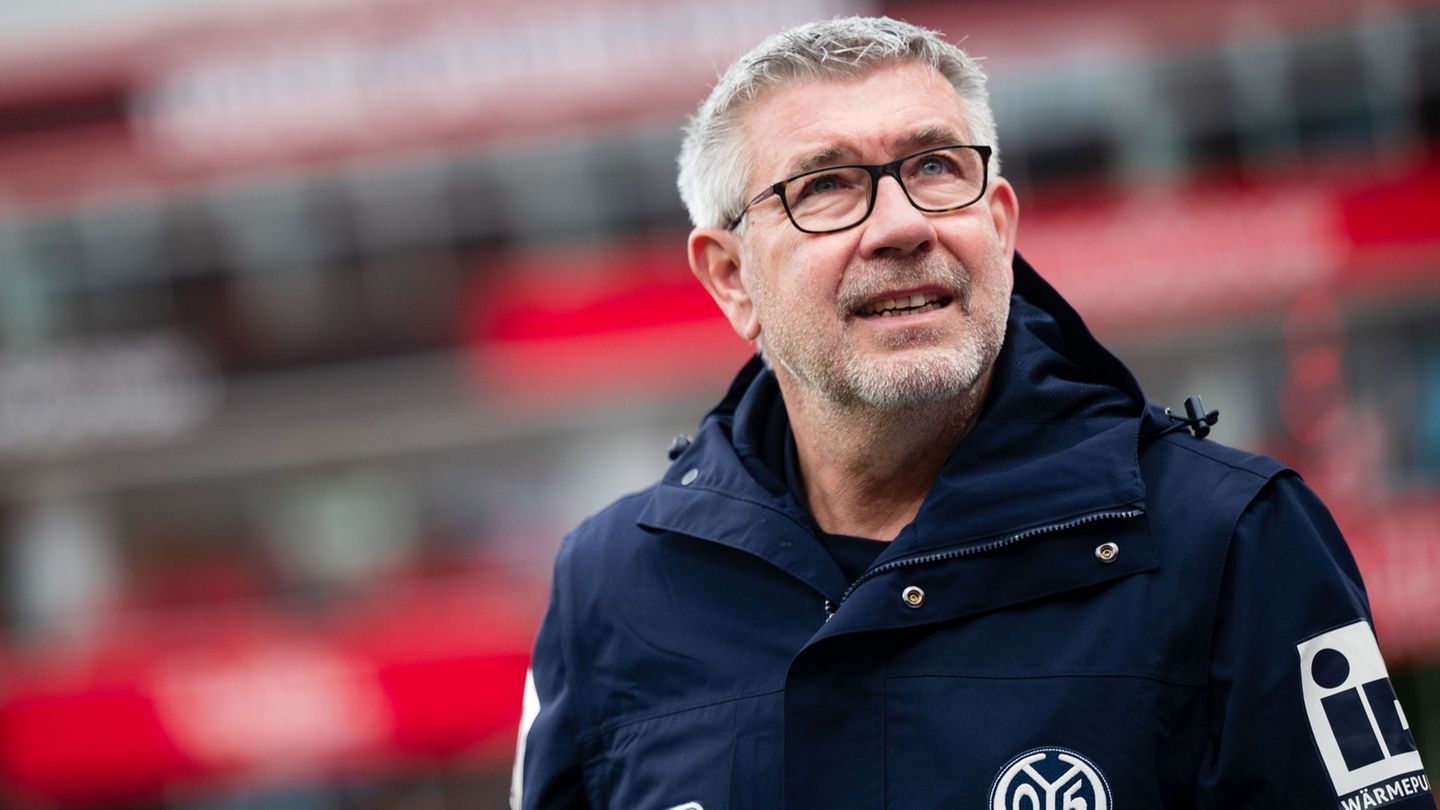 Trainer Urs Fischer trifft mit dem FSV Mainz 05 auf den VfB Stuttgart. (Archivbild) Foto: Marius Becker/dpa