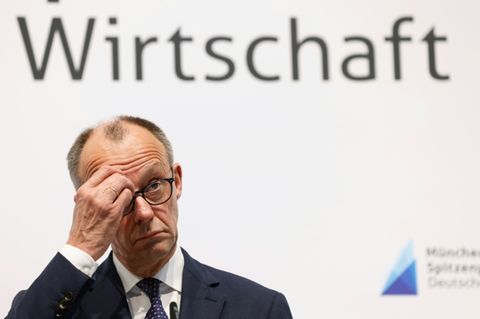 Merz bei der Pressekonferenz in München