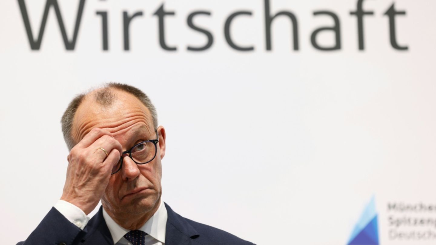 Merz bei der Pressekonferenz in München