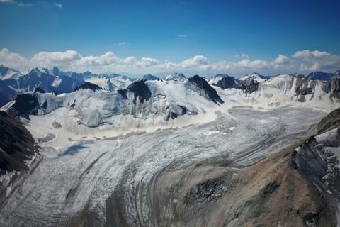 Schmelzender Gletscher in Kirgistan