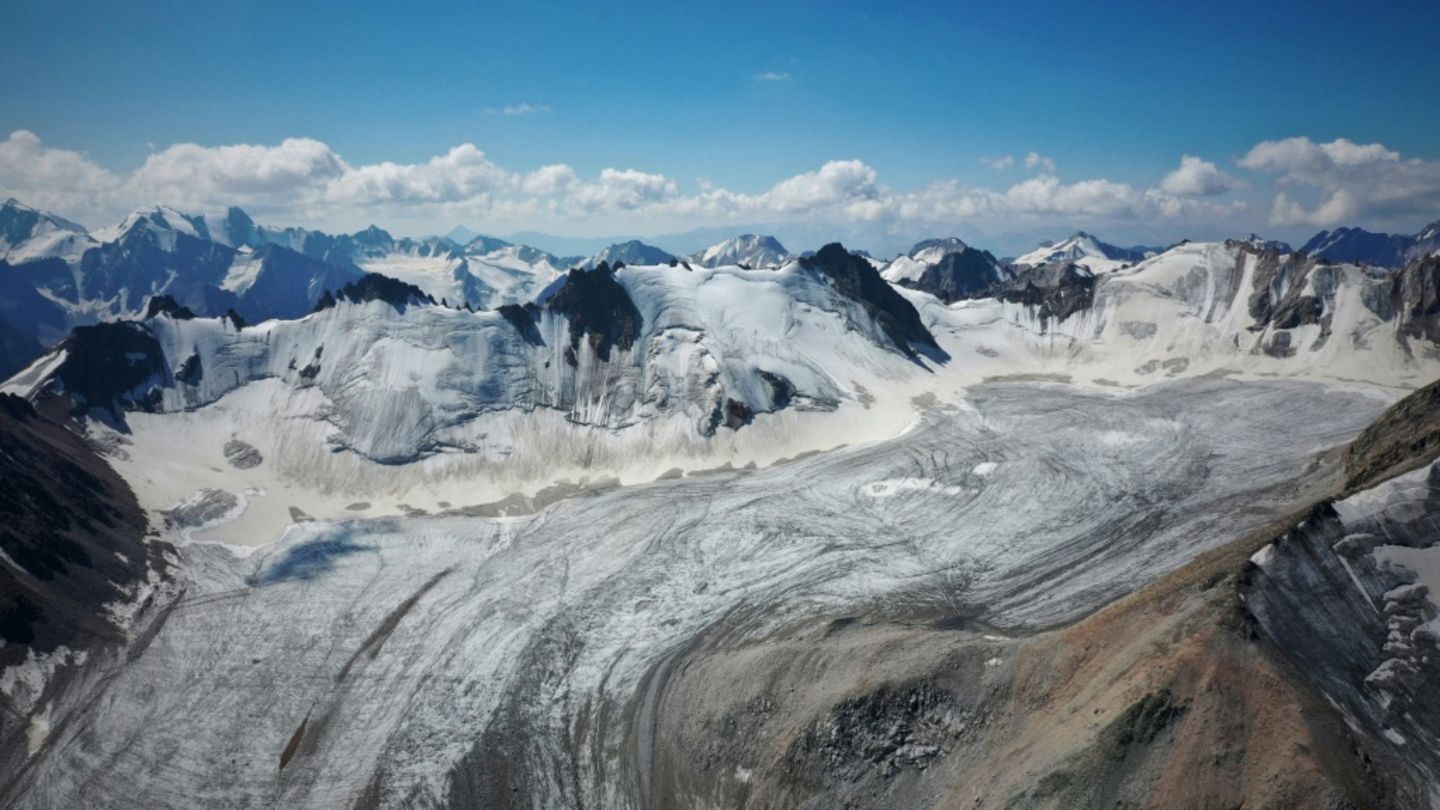 Schmelzender Gletscher in Kirgistan