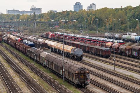Die Sperrung hatte große Auswirkungen auf den Zugverkehr. (Symbolbild) Foto: Peter Kneffel/dpa