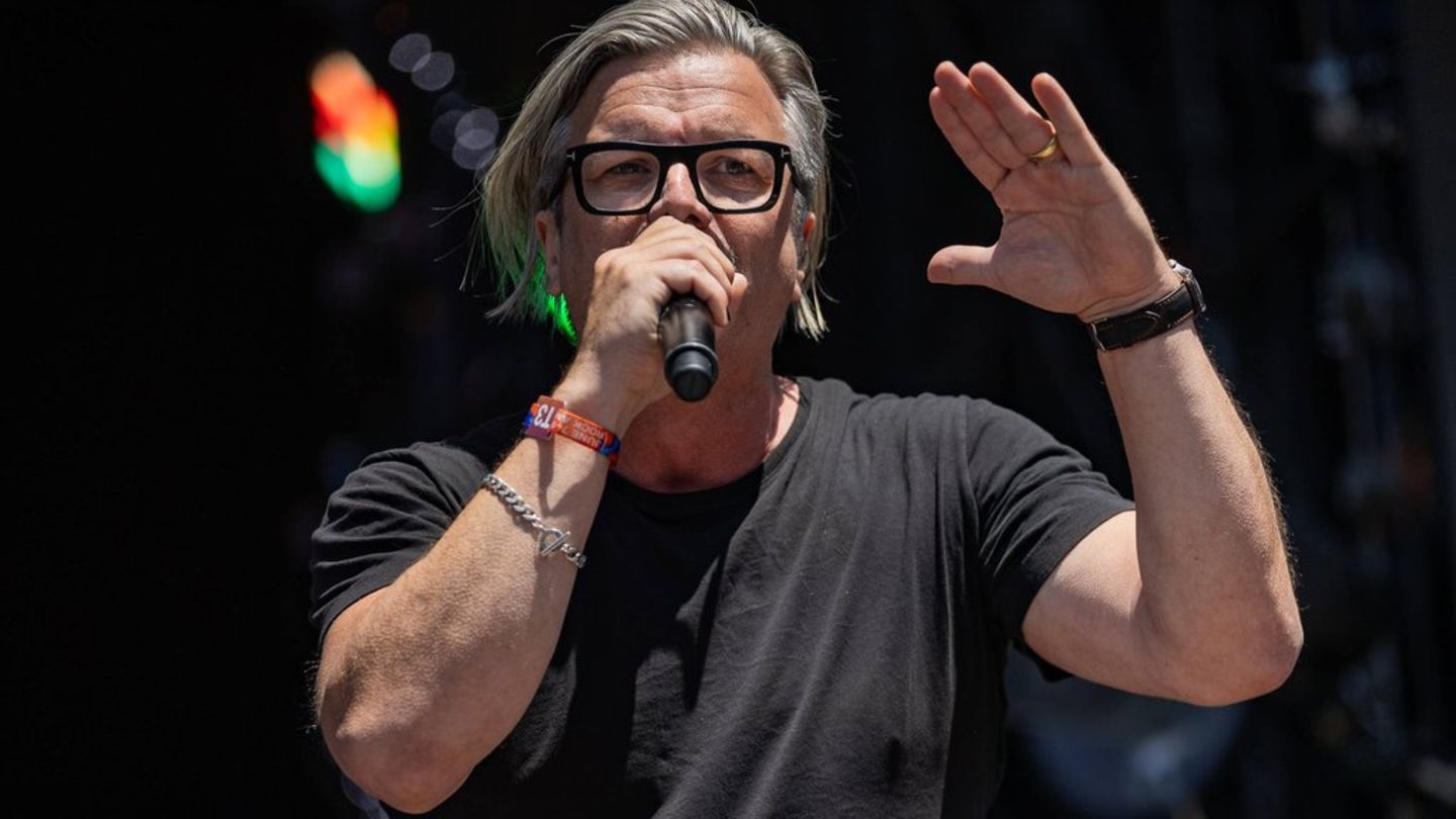 Das neue Album der deutschen Rockband H-Blockx erscheint am 6. März: Hier Frontmann Hennig Wehland.