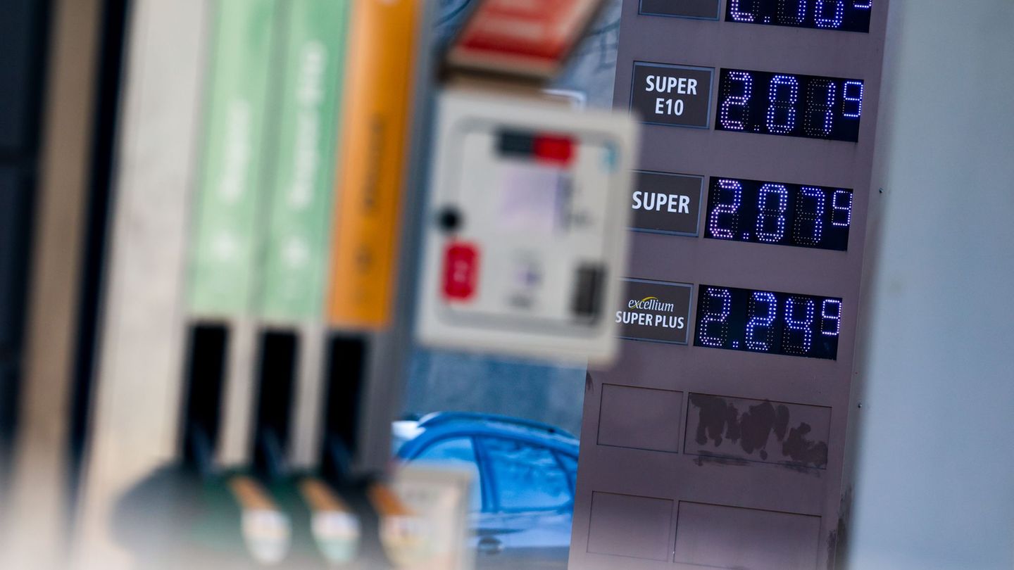 Die Spritpreise steigen weiter. Foto: Christoph Reichwein/dpa