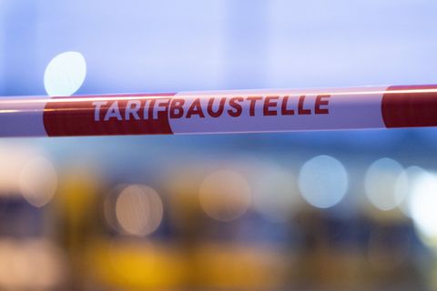 Verdi ruft zu neuen Warnstreiks im Nahverkehr auf. (Archivbild) Foto: Sebastian Kahnert/dpa