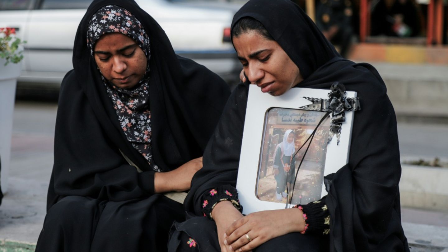 Ein Foto der Agentur ISNA soll Trauernde zeigen