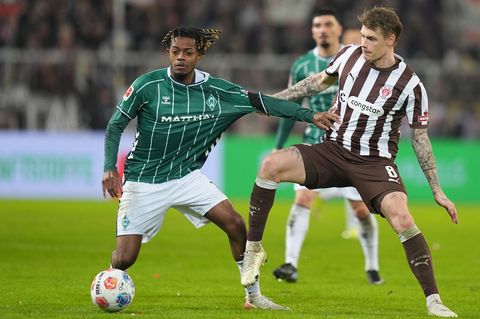 Wieder Vater: Eric Smith vom FC St. Pauli (r). Foto: Marcus Brandt/dpa