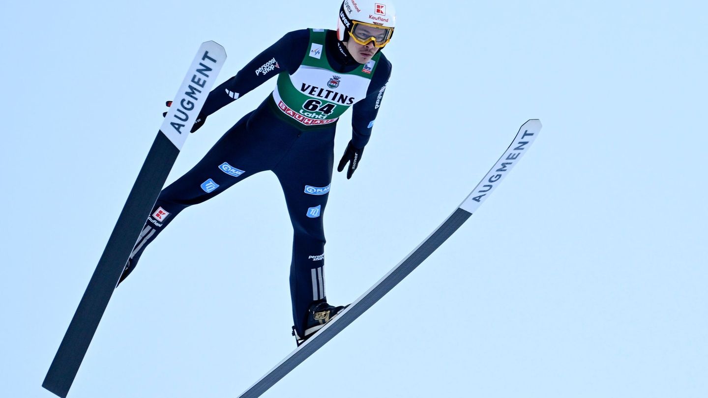 Skispringen: Raimund feiert ersten Weltcup-Sieg - Prevc disqualifiziert