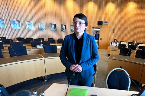 Ex-Fluchtministerin Josefine Paul (Grüne) rechtfertigt im Düsseldorfer Landtag ihr Verhalten nach dem Solinger Terroranschlag. F