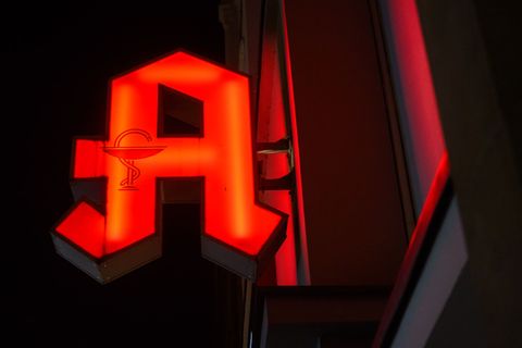 Das Pharmaunternehmen Zentiva hat eine Charge des Medikaments Ibuflam mit dem Wirkstoff Ibuprofen von Großhändlern und Apotheker