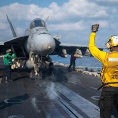 Rund eine Woche nach Beginn des Iran-Kriegs zeigen beide Seiten keine Anzeichen von Nachgeben. (Symbolfoto) Foto: Us Navy/U.S. N