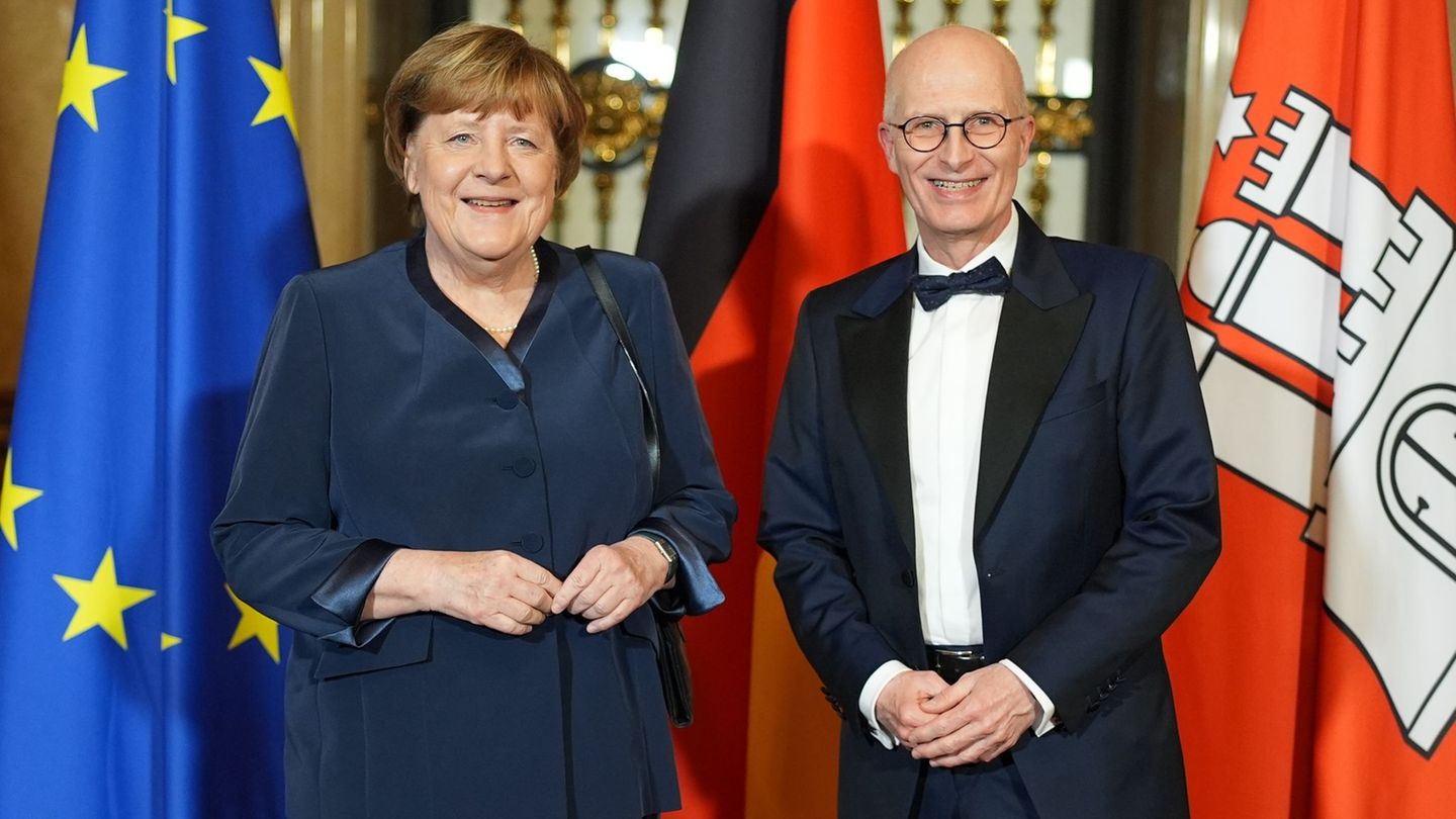 In seiner Rede beim Matthiae-Mahl kritisiert Hamburgs Bürgermeister Peter Tschentscher die US-Zollpolitik. Foto: Marcus Brandt/d