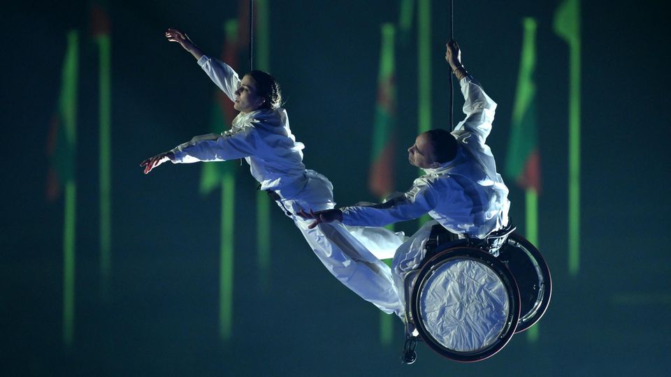 Die Artisten der Il Posto Vertical Dance Company zeigen, was sie drauf haben