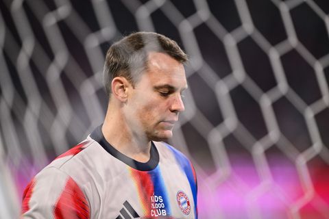 Manuel Neuer musste nach 45 Minuten wieder angeschlagen raus. Foto: Harry Langer/dpa