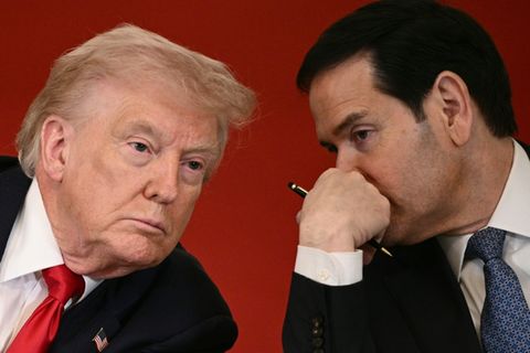 Trump mit Außenminister Rubio (re.) im Weißen Haus