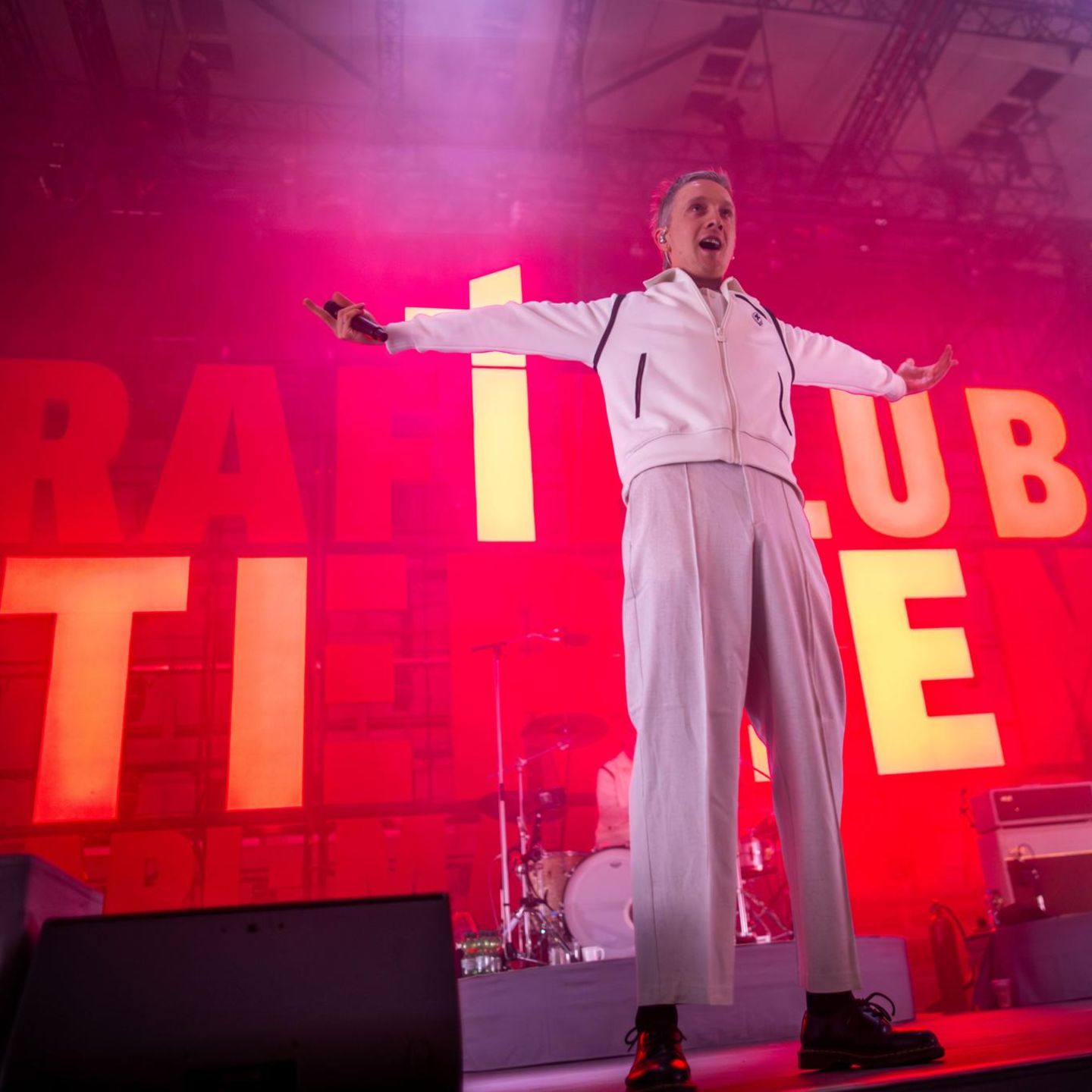 Kraftklub ist nun auf „Sterben in Karl-Marx-Stadt“-Tour, auf diesem Foto beim Auftakt in Schwerin