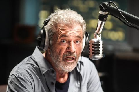 Mel Gibson spielt in "On the Line" einen Radiomoderator, der plötzlich um das Leben seiner Familie fürchten muss.
