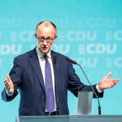 Kanzler und CDU-Chef Friedrich Merz bei Wahlveranstaltung seiner Partei im baden-württembergischen Ravensburg