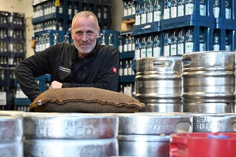 Der einstige Lottomillionär arbeitet inzwischen für einen Getränkehändler. Foto: Shireen Broszies/dpa