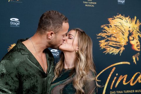 Andrej Mangold und seine Verlobte Annika Jung erwarten ihr erstes Kind. (Archivbild) Foto: Christoph Schmidt/dpa