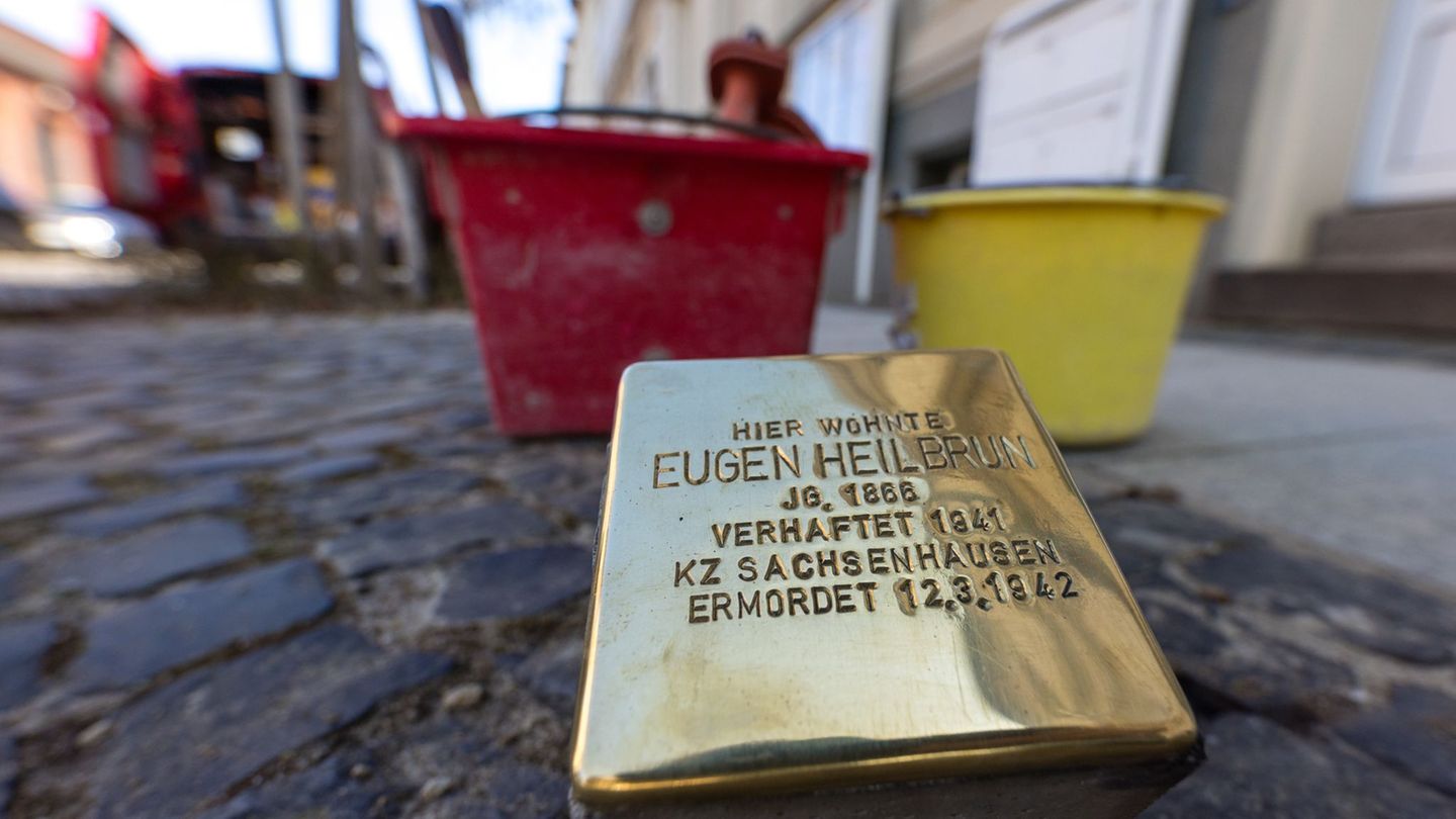 Der 100. Stolperstein in Cottbus erinnert an das Schicksal des Ingenieurs Eugen Heilbrun, der in der Stadt lebte und 1942 im Kon