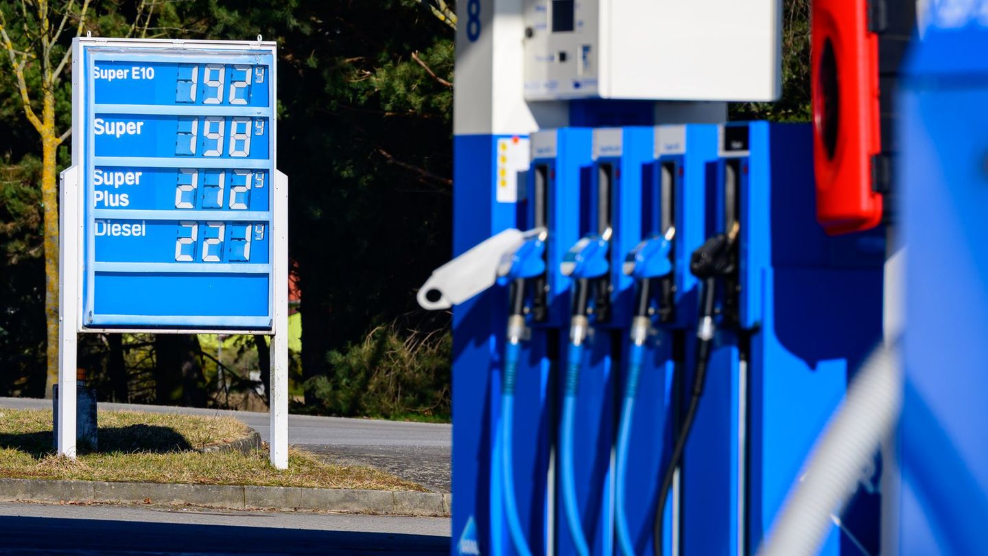 Spritpreise: Tankstellenbetreiber sehen hohe Spritpreise als "Abzocke"