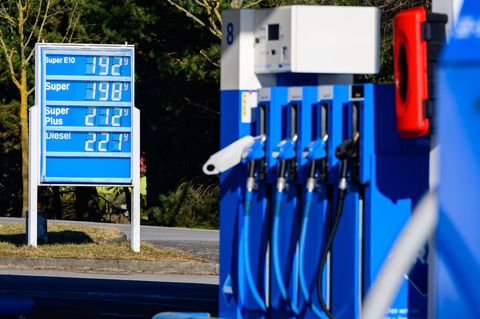 Nach dem Beginn des Iran-Kriegs sind in Deutschland die Spritpreise in die Höhe geschossen. (Symbolbild) Foto: Patrick Pleul/dpa