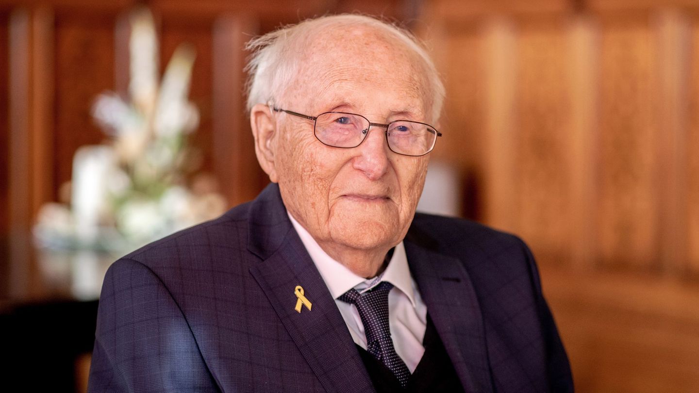 Zu seinem 101. Geburtstag hat der Holocaust-Überlebende Albrecht Weinberg Glückwünsche von Ministerpräsident Olaf Lies (SPD) bek