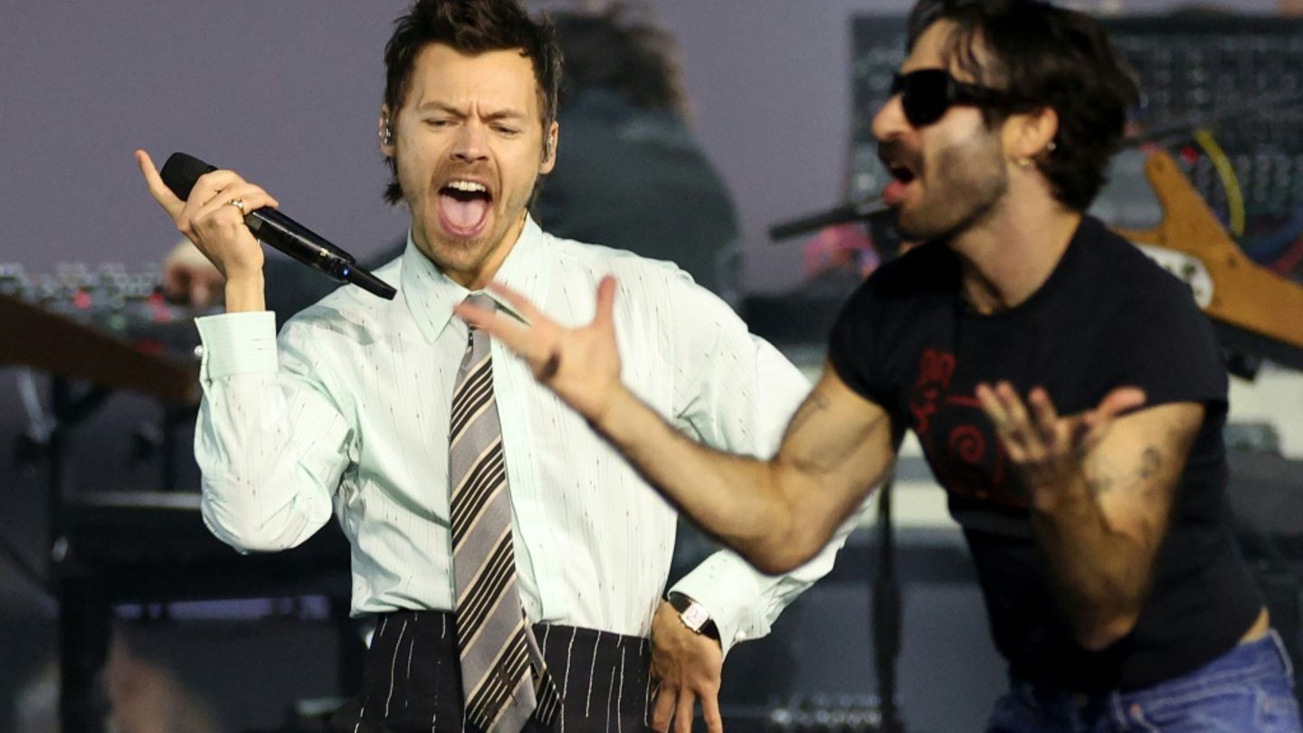 Popstar Harry Styles begeistert Fans mit Konzert zum Album-Start