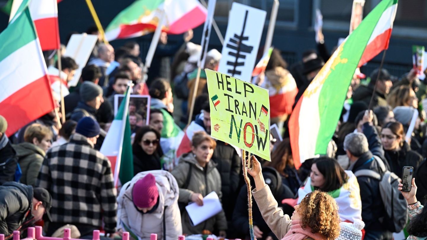 Militärschläge: 2.500 Teilnehmer bei Iran-Demos in Düsseldorf