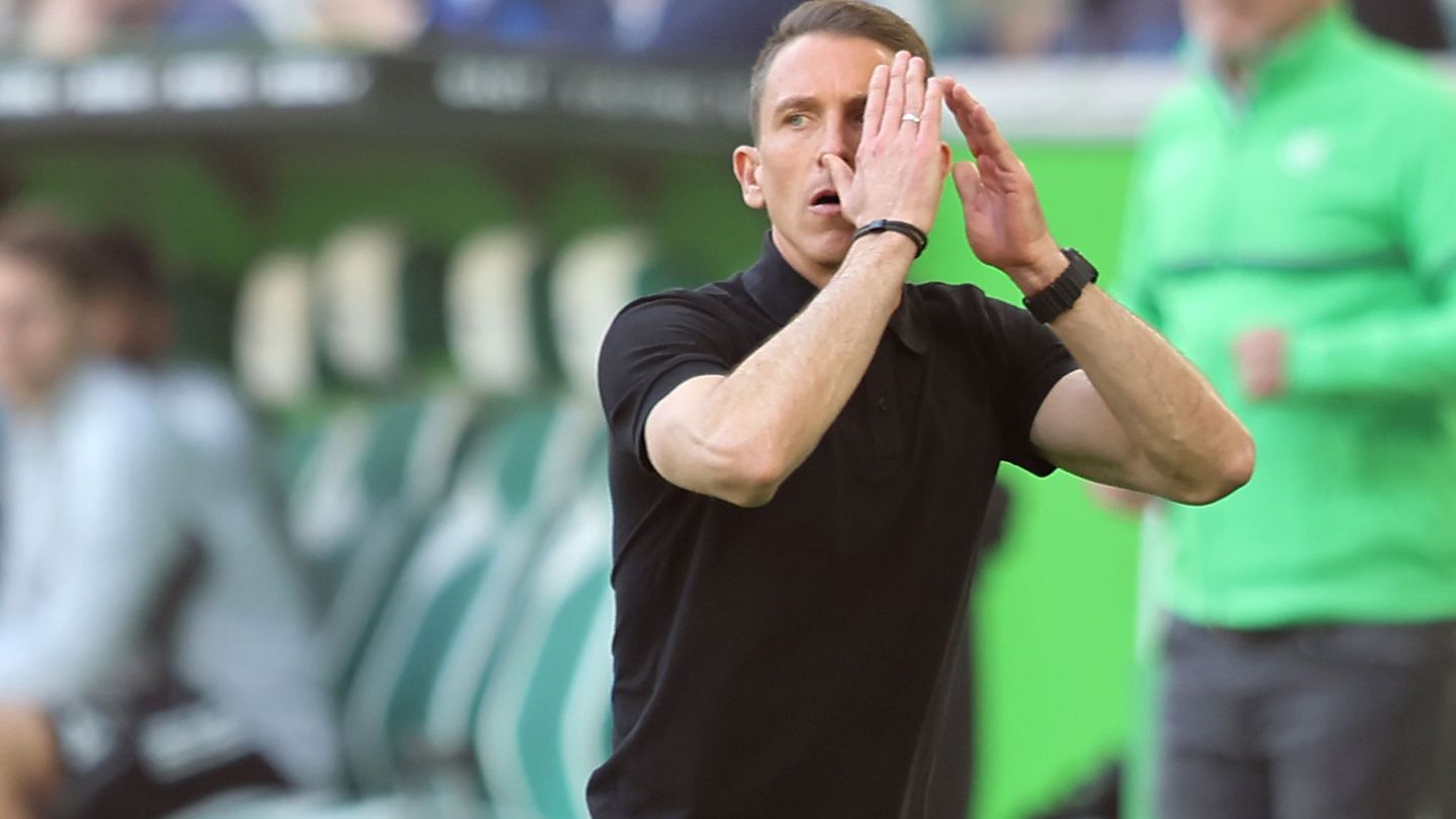 Fußball-Bundesliga: Trainer Bauer vor dem Aus: Wolfsburg verliert gegen Hamburg