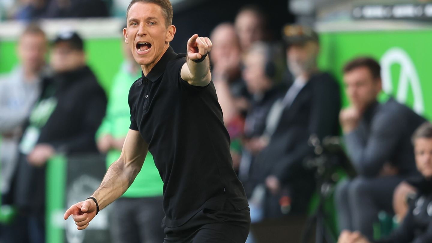 Die Tage von Daniel Bauer beim VfL Wolfsburg scheinen gezählt. Foto: Andreas Gora/dpa