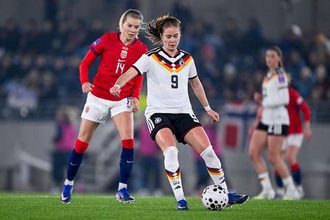 Oft einen Schritt schneller: Sjoeke Nüsken und die deutschen Fußballerinnen. Foto: Carina Johansen/NTB/dpa