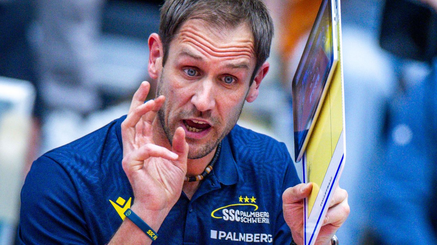 Trainer Felix Koslowski vom SSC Palmberg Schwerin. Foto: Jens Büttner/dpa