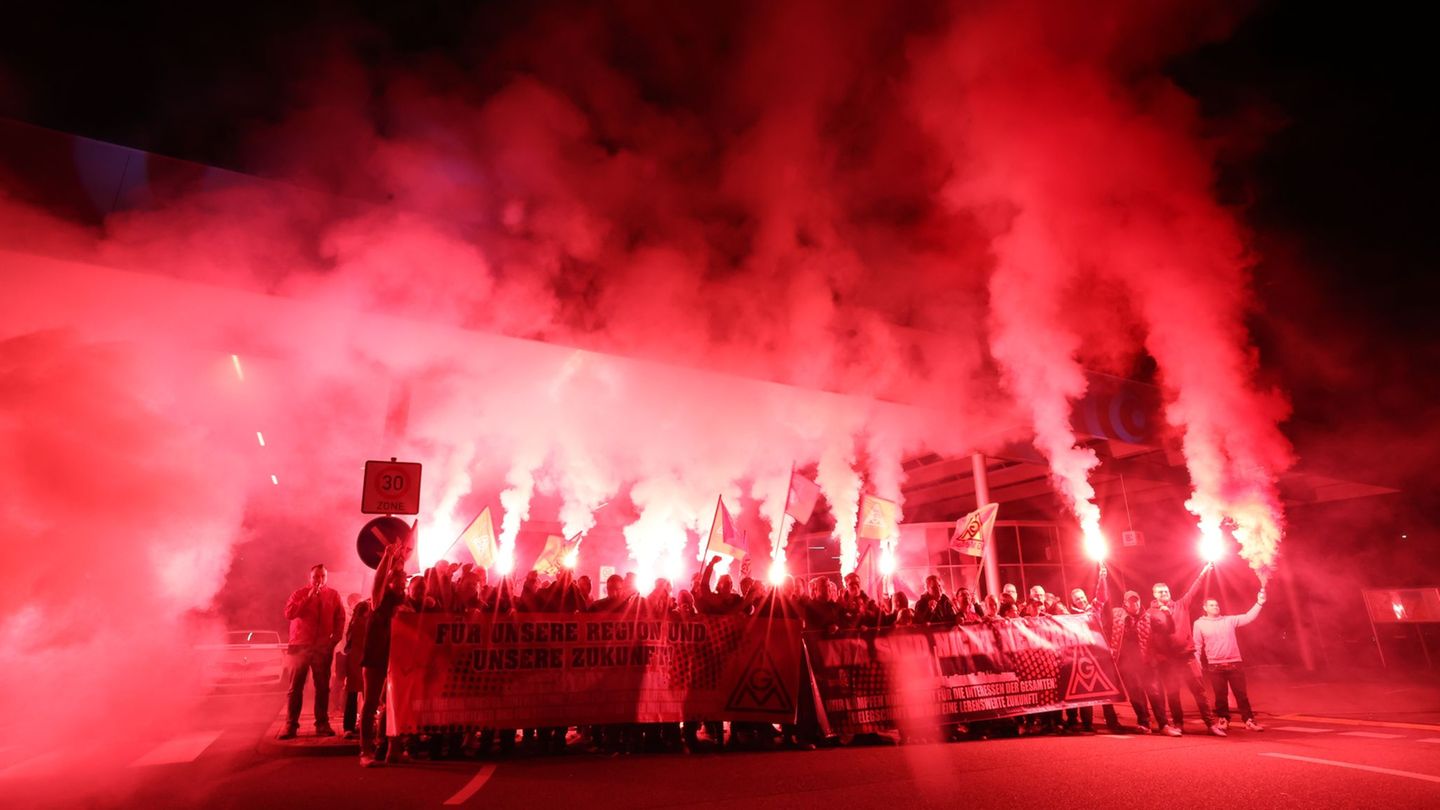 Autoland Sachsen: VW-Werk Zwickau: Beschäftigte kämpfen für ihre Zukunft