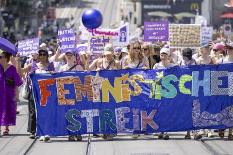 Wie hier beim Frauenstreik in der Schweiz soll es nach dem Wunsch der Organisatoren am 9. März auch auf den Straßen in Rheinland