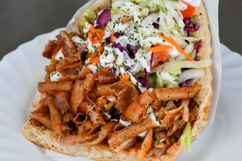 Fleisch, Salat, Sauce und Brot: Und fertig ist der Döner. (Archivbild) Foto: Patrick Pleul/dpa-Zentralbild/dpa