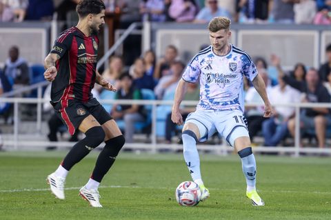 Timo Werner (r) gelang auch in seinem zweiten Spiel für San José eine Torbeteiligung. (Archivbild) Foto: Jeff Mulvihill Jr./ZUMA