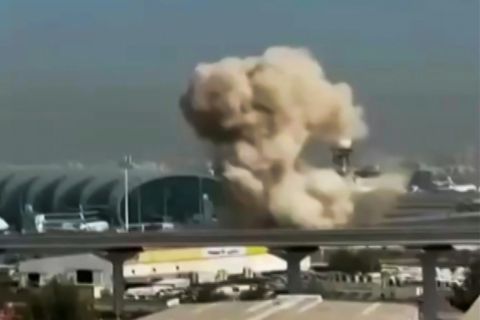 Rauchwolke am Flughafen von Dubai