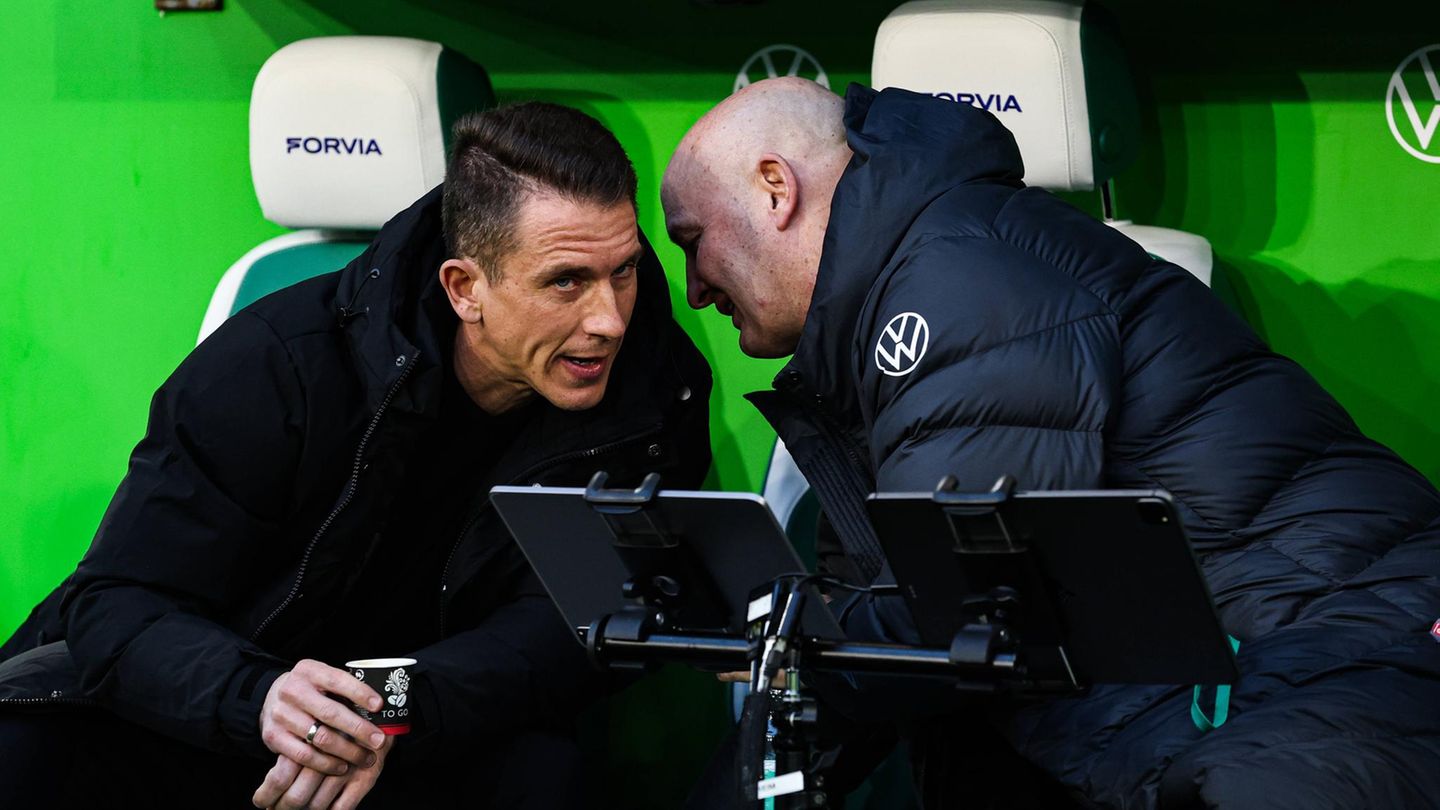 Wolfsburgs Trainer Daniel Bauer (l.) und Geschäftsführer Sport Peter Christiansen