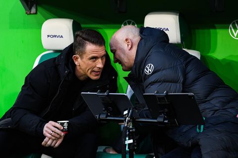 Wolfsburgs Trainer Daniel Bauer (l.) und Geschäftsführer Sport Peter Christiansen