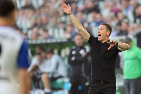 Nicht mehr Cheftrainer des VfL Wolfsburg: Daniel Bauer. Foto: Andreas Gora/dpa